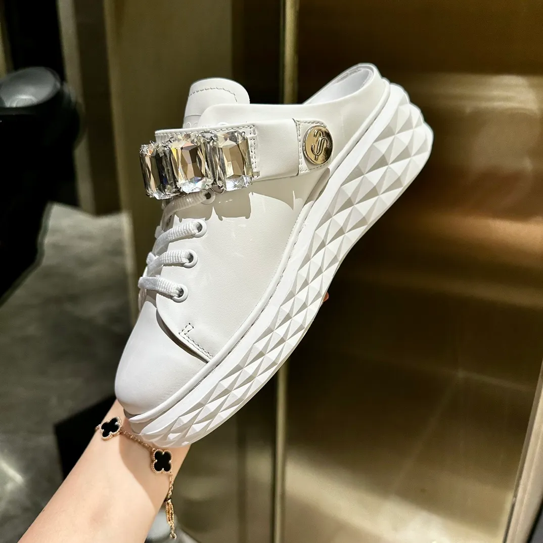 👟👟Ex-factory price 720👟👟 New JIMMY CHOO, exclusive sale, factory price, original large-soled casual white shoes, designed with the latest technology, strong three-dimensional effect👍Multiple technologies are integrated together, subverting fashion, super stylish! The rhinestones look great together. Purely hand-stitched diamonds, one-to-one comparison with the original version. Versatile and trendy, both salty and sweet! 2 ways to wear it! Size: 35-40